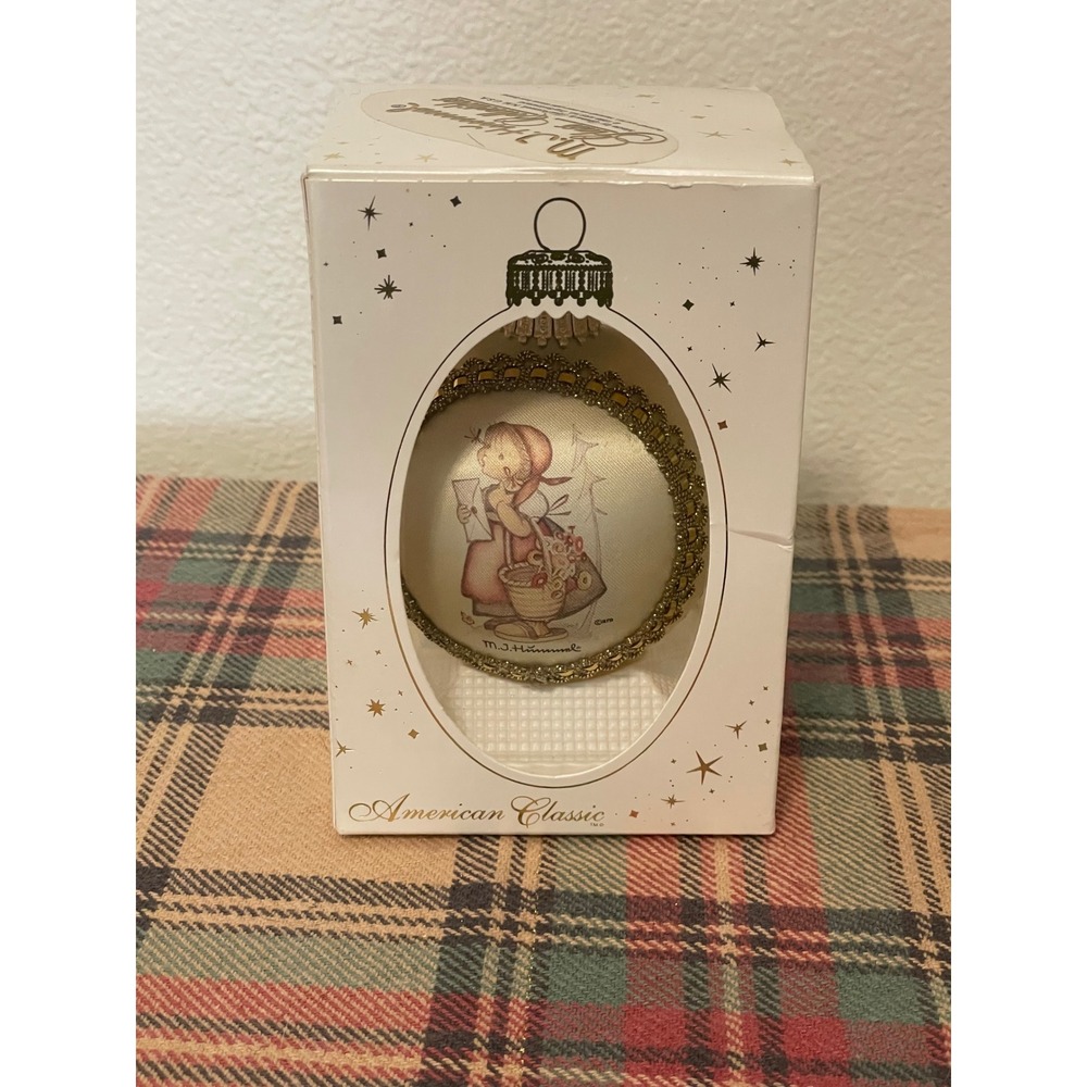 M.J. Hummel Glass Ball Ornament Unisex OS Cream Excellent‎ 2002 American Classic